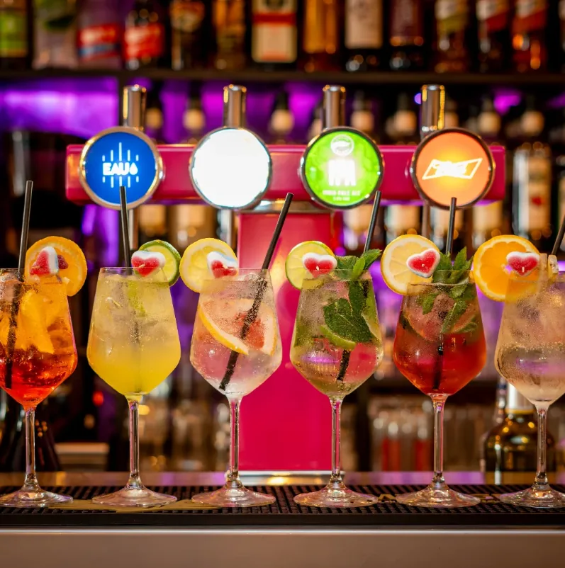 Cocktails préparés au bar de Chez Sam