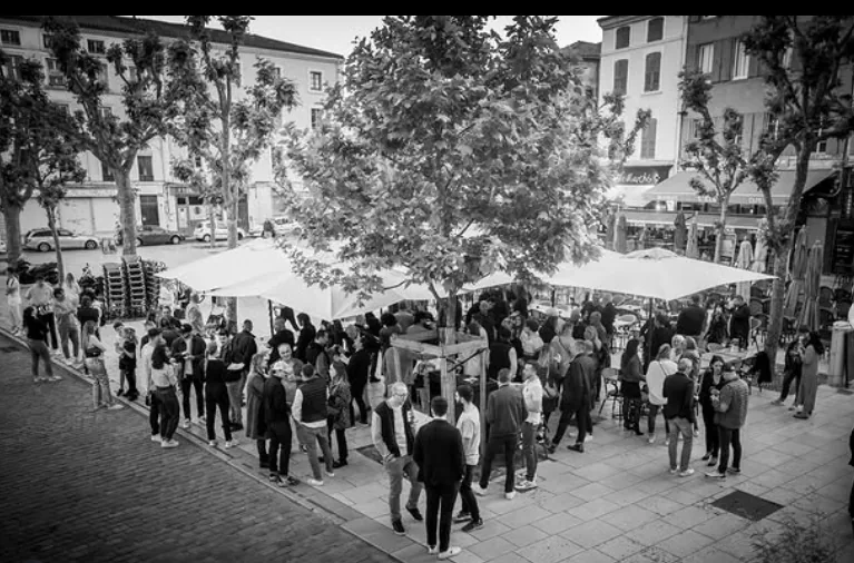 La place des Clercs en noir et blanc